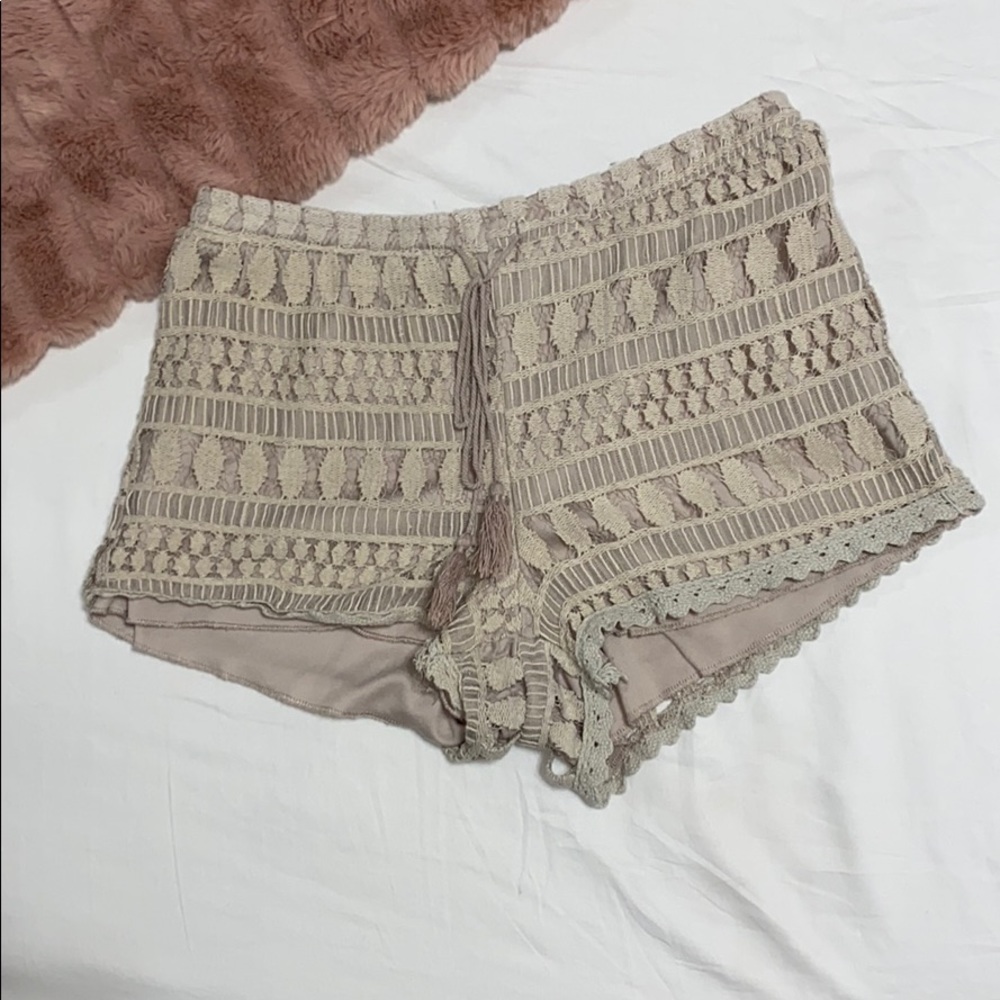 Rue 21 Beige Crochet Shorts Size Small